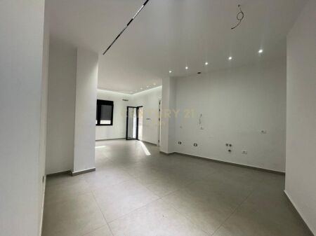 Apartament 2+1 Me Qira në Qender te Durrësit !