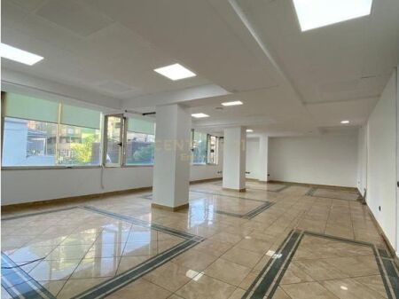 Ambjent Komercial per Qira ne Ish-Bllok 4,000 € /Muaj
