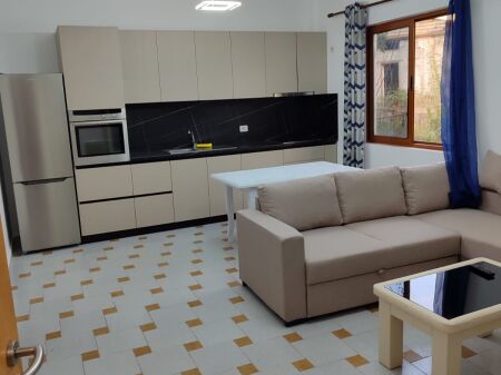 Qera | Shtëpi private 1 + 1 | Shkozë | 300 €/muaj