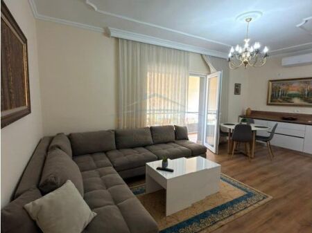 Qira, Apartament 2+1+2 Poste Parkimi, Pazari i Ri