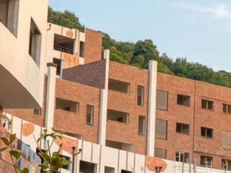 🏡 Shitet apartament 3+1 me tarracë te Kodra e Diellit