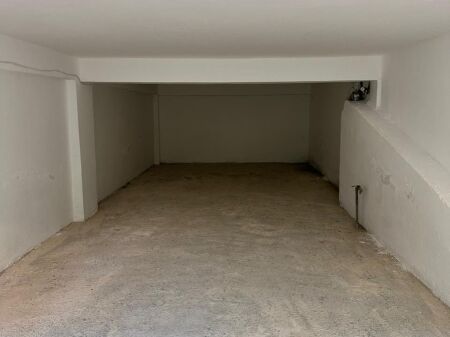🚗 Garage for Rent in Durrës, near the Small Market 🏢