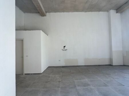 DYQAN ME QERA 55 M2 RRUGA DURRESIT 60.000 LEKE FH-76259