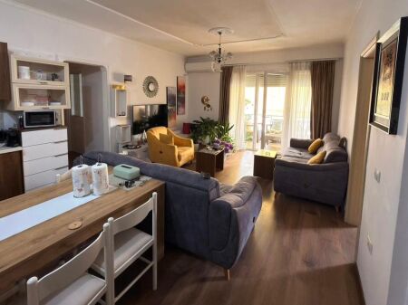 3+1, con parcheggio, giardino botanico, 700 euro