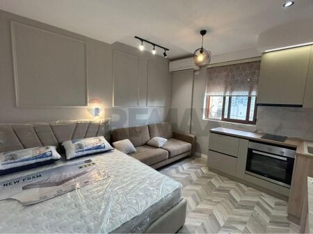 Shitet Apartement 3+1+2 ne qender