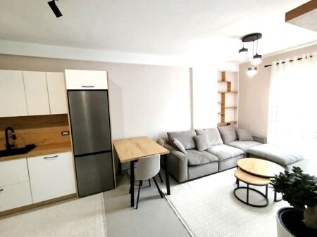 Apartament 1+1 per qera Univers City !
