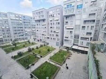 Shitet, Apartament 3+1+2, Komuna e Parisit "Kika 3"