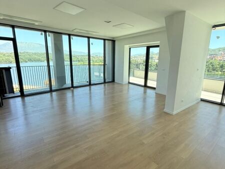 🏢 SUPER OPZIONE per Ufficio o Business – Lake View Residence
