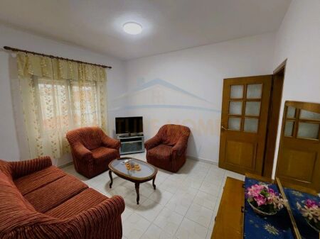 In vendita, Appartamento 1+1, Via Elbasan, Tirana.  
