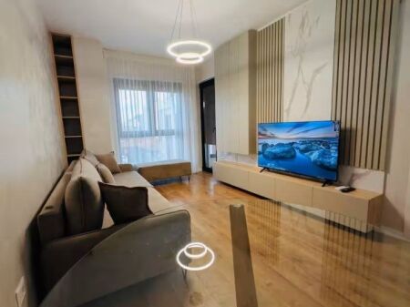 super apartament me qira ne mes te Komunes