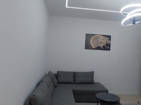 Shitet apartament ose jepet me qira-kodra e diellit