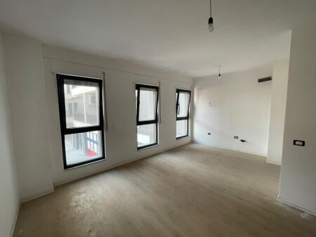 Shitet, Apartament 1+1, Jordan Misja , Tirane . Empire69734