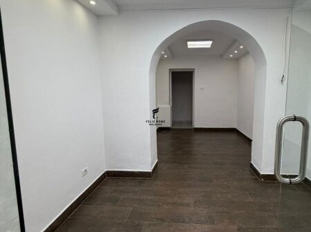 SHOP FOR RENT 45 M2 WILLSON SQUARE 65,000 LEKE  FH-76562