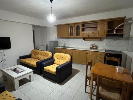 Jepet me qera hyrje private 1+1 pas Kupoles, me vlere 400 Euro