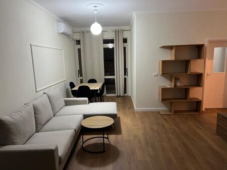 Plazh Durres Jepet me Qera 1+1 E mobiluar prane Spar Plazh