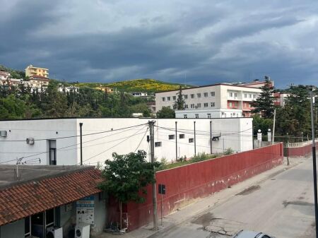 In affitto: Locale Commerciale 📌Vlore - Di fronte all'Ospedale || 200m² || Prezzo trattabile