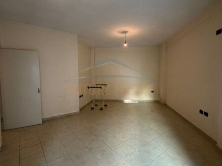 Apartament ne shitje 2+1+2, Unaza e Re
