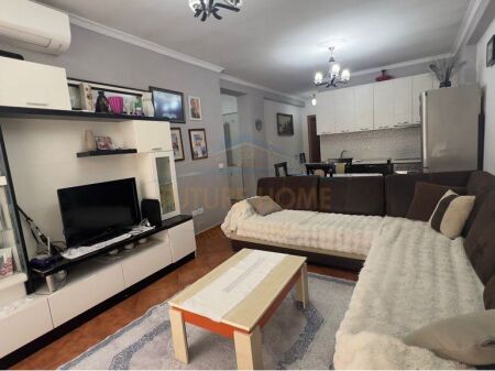 Shitet,Apartament 2+1,Misto Mame