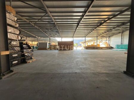 Magazinë 4000m² me Qira pranë Rrugës Kryesore , Ish Keneta , Durres !!!