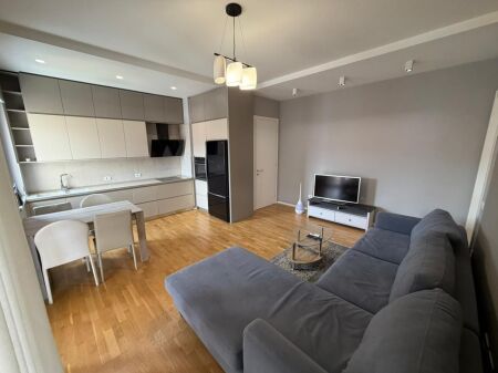📣 Jepet me qira apartament 2+1+2 +1 parking 📍 Kompleksi Delijorgji, Rruga “Kavajës” 💶 Çmimi: 110.000 lekë/muaj