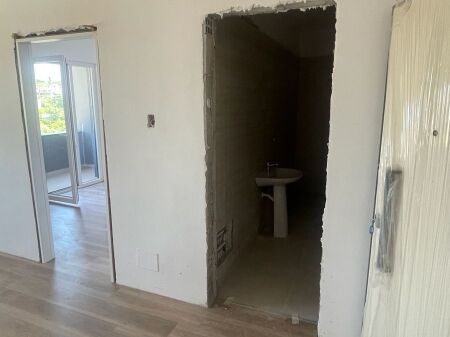 Shitet apartament 1+1 Paskuqan