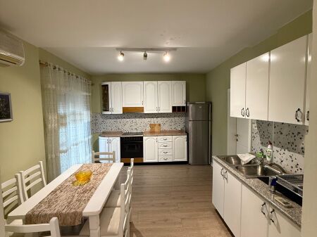 Apartament 3+1 Me Qera