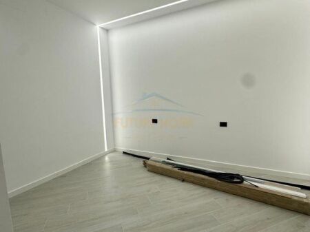 Apartament 2+1+2 Tualete + Verande ,Rruga ''Murrat Terbaci'' ,Vlorë.