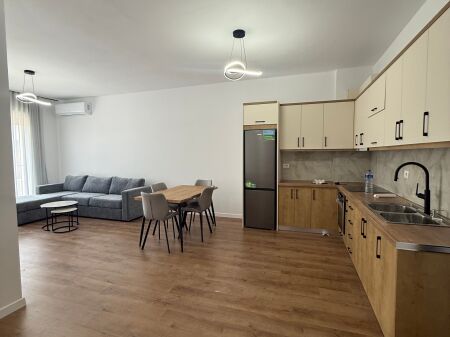 Apartament 2+1 per qera rruga 5 maj