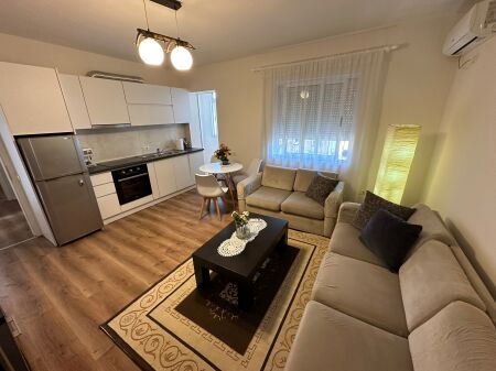 Apartament 1+1 me qera prane Shkolles se Baletit