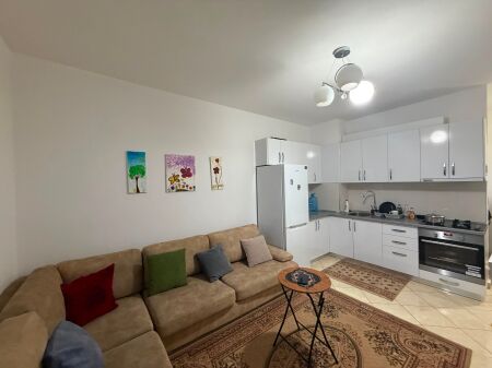 Jepet Apartament 1+1 me qira te Rrota Kuqe