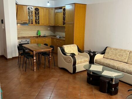 Okazion Plazh Durres Jepet me Qera 1+1 E mobiluar prane Spar Plazh