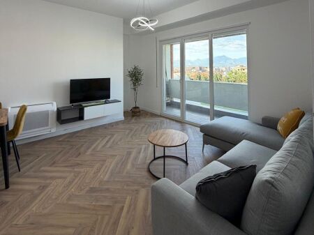 🏡 Jepet me Qira Apartament 1+1 + Post Parkimi tek Golden Park