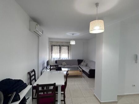 2+1, furnished botanical garden near the mosque, 450 thousand lek