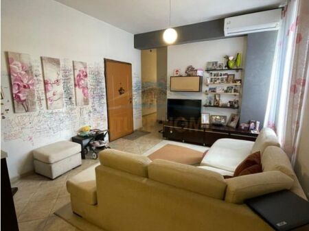 Shitet, Apartament 2+1 , Rruga e Kavajës,Tiranë