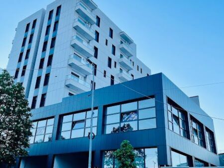 🏡 APARTAMENT ME QERA 2+1 – PËRBALLË UET, KOMPLEKSI GREEN HARMONY