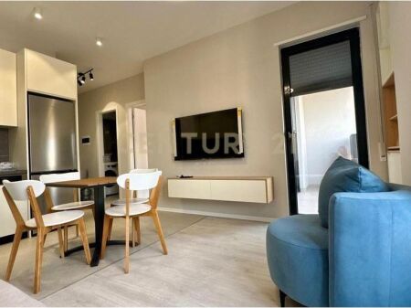 apartament 1+1 në rrugën Karl Gega, pranë ish Stacionit të Trenit!