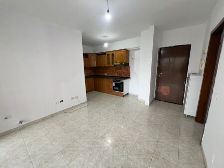 1+1 empty for rent AVIATION FIELD 350 thousand lek