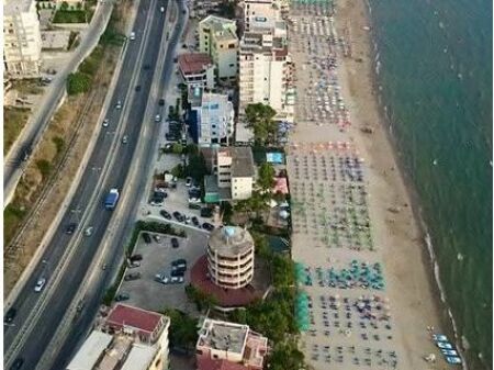SHITET HOTEL DHE KARBURANT BUZE RRUGE NE GOLEM