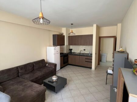 Super Apartament 1+1 per shitje,Bar Artisti.