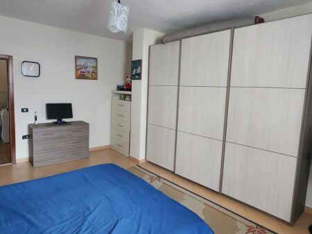 🏡 Jepet Apartament me Qera 2+1 tek Siri Kodra afer Frigoriferit me cmimin 550 Euro