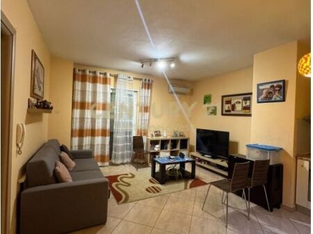 Jepet me Qira Apartament 1+1 tek ATSH, Pazari i Ri