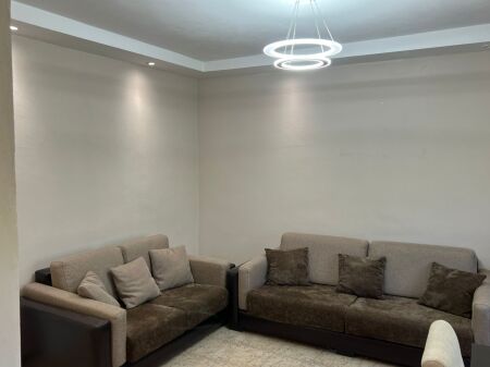 🏢Perballe Ministrise se Jashtme jepet me qera apartament 1+1,i mobiluar. 55,000Leke