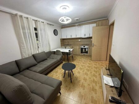 APARTAMENT ME QERA 2+1 RRUGA BARDHYL 50.000 LEKE FH-76833