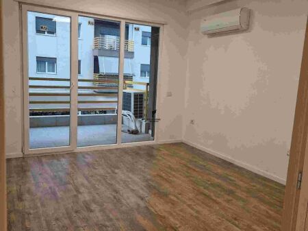 ZYRE ME QERA 75M2 RRUGA DRITAN HOXHA 65.000 LEKE FH-76691