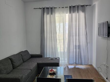 🏢Ne zonen e Ali Demit,Rezidenca Kaimi,jepet me qera apartament 1+1,i  mobiluar.40,000Leke