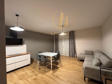🏡 Apartament me Qira në Lungomare, Vlorë  Vijë e Parë Deti 🌊