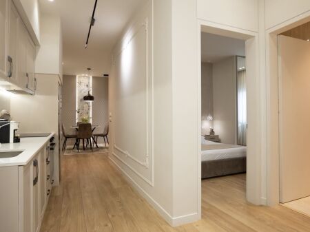 Jepet me Qera i mobiluar Luxury Apartament 1+1pran Spar Plazh Durres