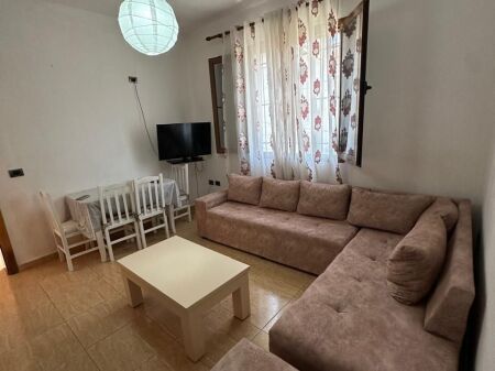 APARTAMENT 1+1. 30000 LEKE.QYTET STUDENTI