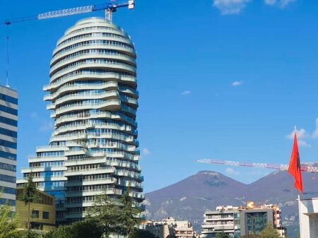 🏙️ Shitet Apartament 1+1 te TIRANA'S ROCK – Sheshi Skënderbej, Tiranë📍