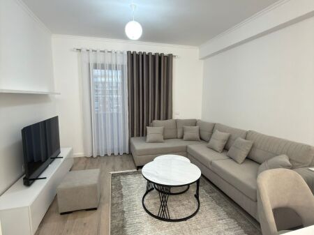 Jepet me qira 2+1+2+parking tek Oasis Unaza e Re